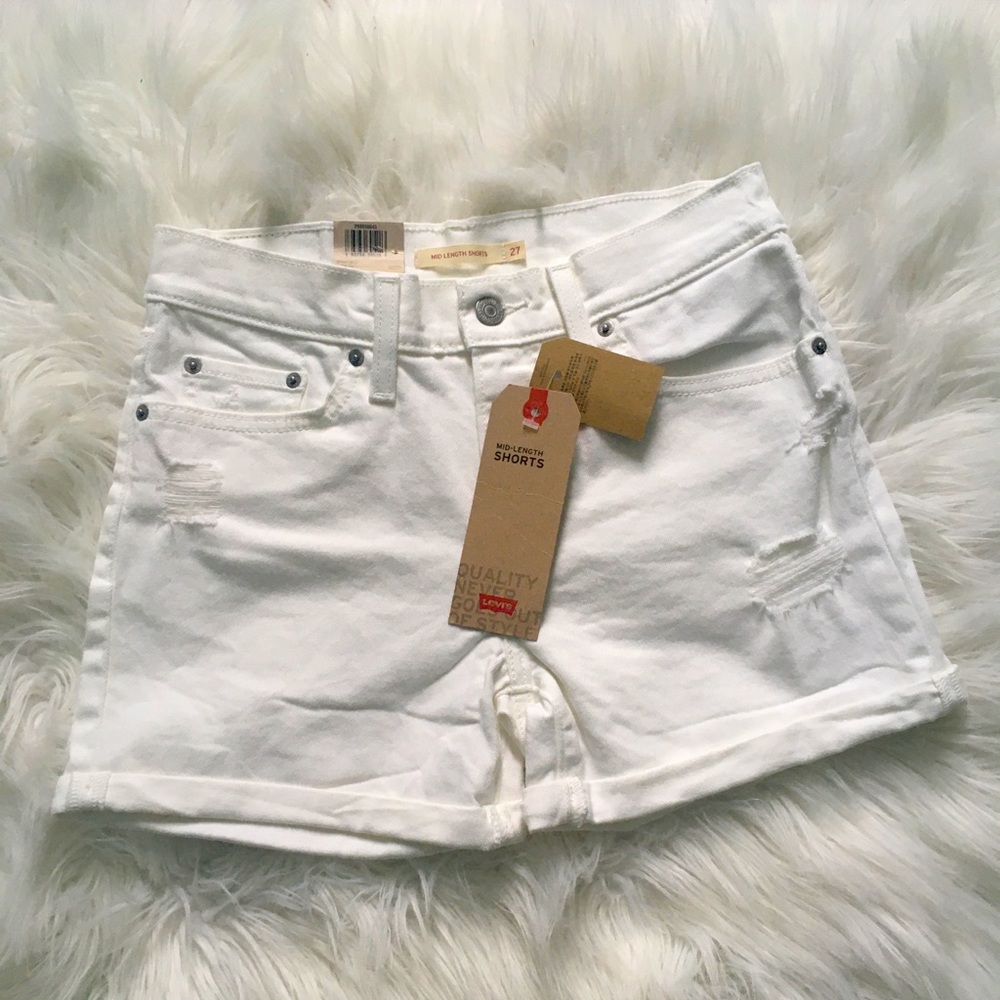 NWT - Levi’s Women’s Mid-length Shorts - size 4